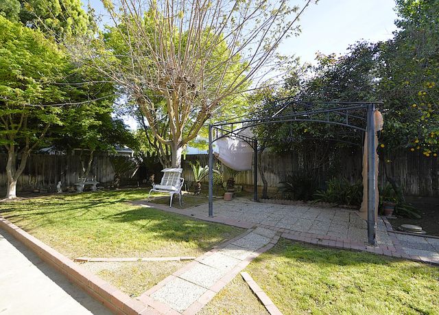 2037 E Decatur Avenue, Fresno, CA 93720