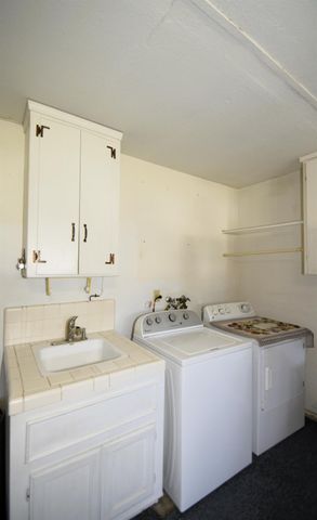 2037 E Decatur Avenue, Fresno, CA 93720