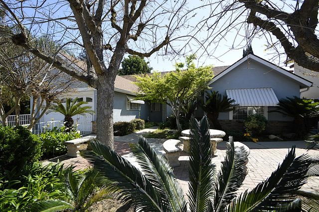 2037 E Decatur Avenue, Fresno, CA 93720