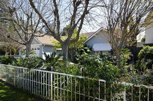 2037 E Decatur Avenue, Fresno, CA 93720