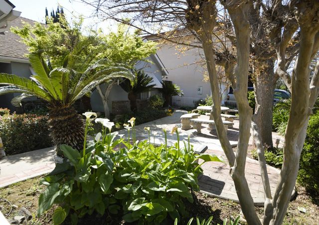 2037 E Decatur Avenue, Fresno, CA 93720