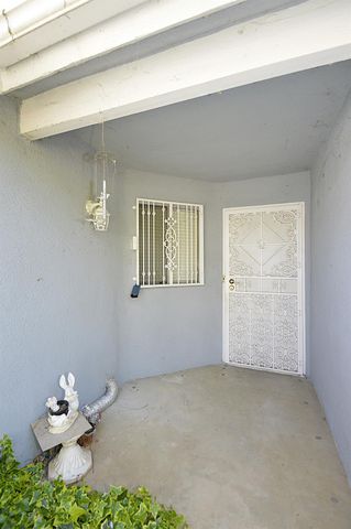 2037 E Decatur Avenue, Fresno, CA 93720