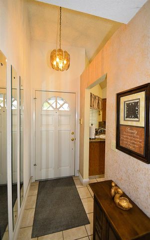 2037 E Decatur Avenue, Fresno, CA 93720