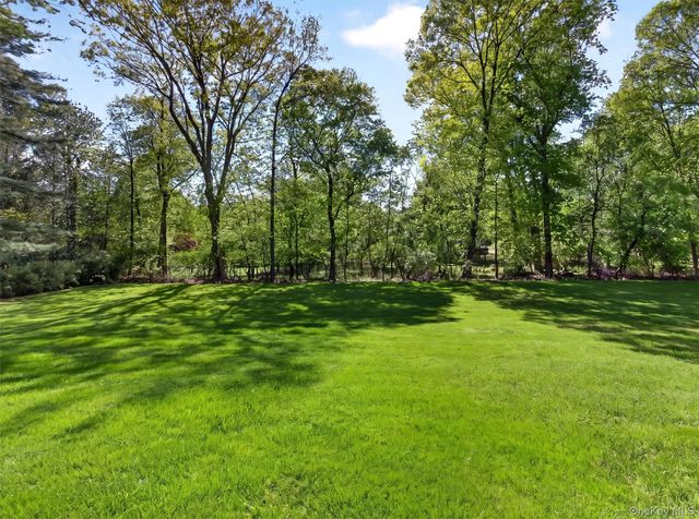 9 Woodthrush Drive, West Nyack, NY 10994