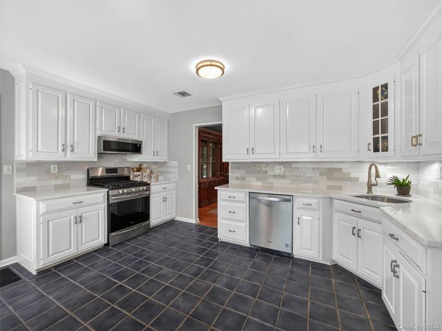 9 Woodthrush Drive, West Nyack, NY 10994