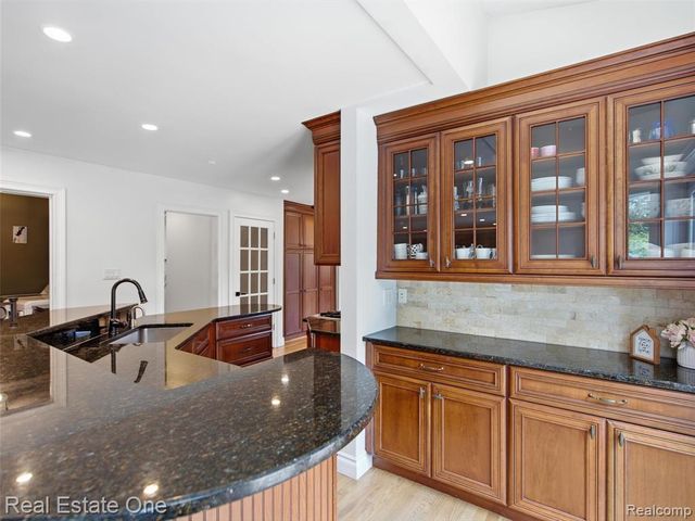 4166 Cherrywood Drive, Troy, MI 48098