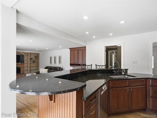 4166 Cherrywood Drive, Troy, MI 48098