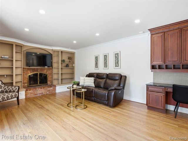 4166 Cherrywood Drive, Troy, MI 48098
