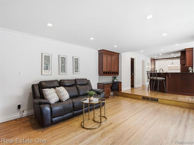 4166 Cherrywood Drive, Troy, MI 48098