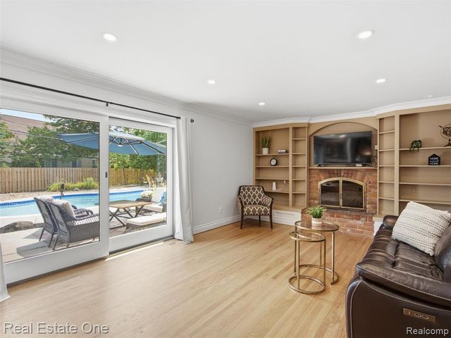 4166 Cherrywood Drive, Troy, MI 48098