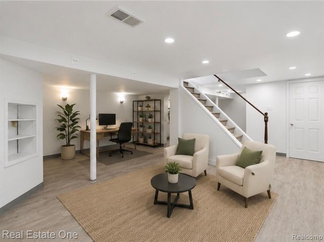 4166 Cherrywood Drive, Troy, MI 48098