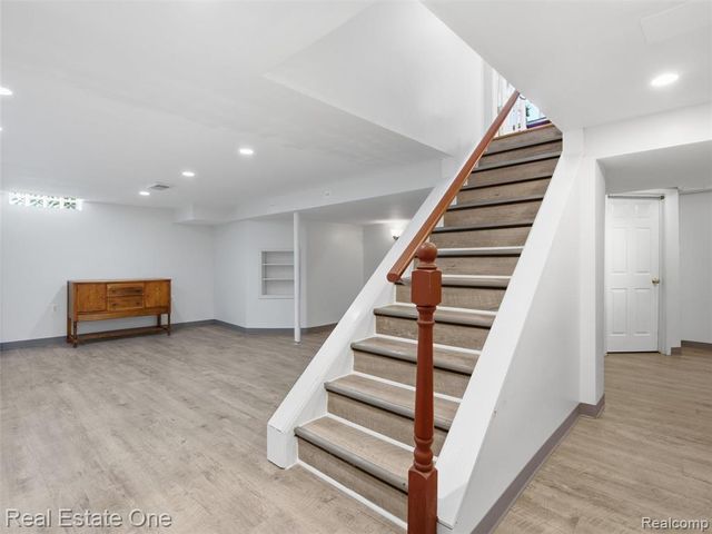 4166 Cherrywood Drive, Troy, MI 48098