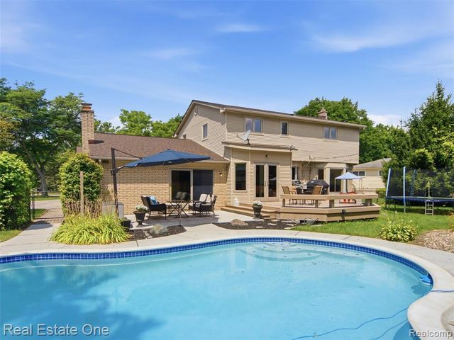 4166 Cherrywood Drive, Troy, MI 48098