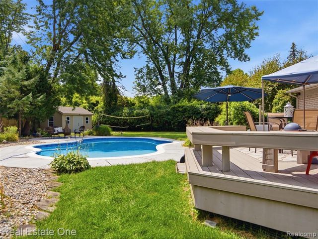 4166 Cherrywood Drive, Troy, MI 48098