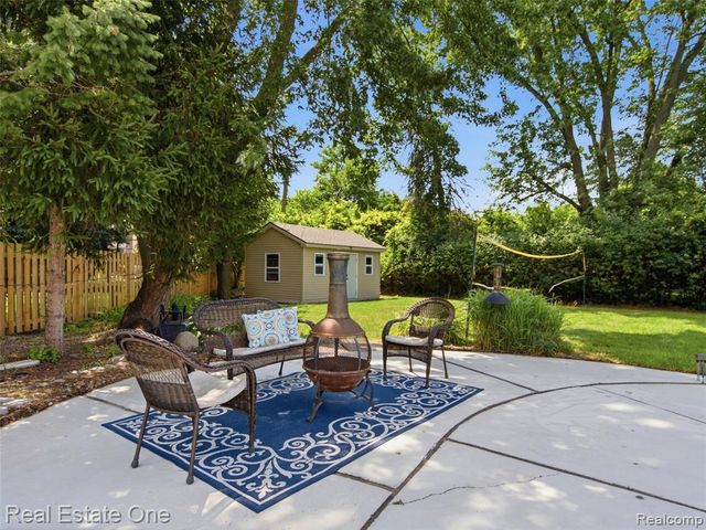 4166 Cherrywood Drive, Troy, MI 48098