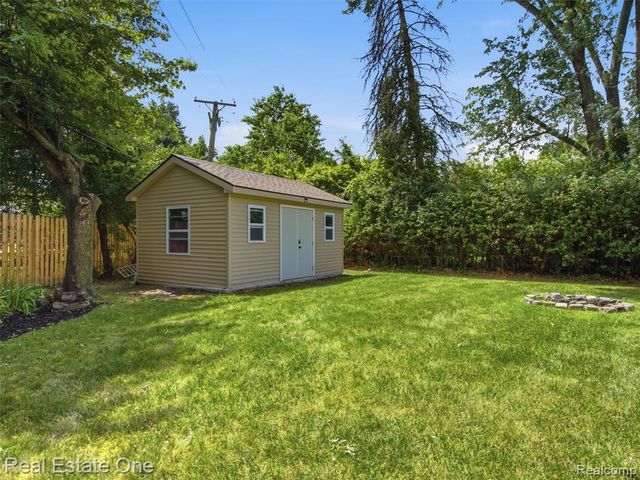 4166 Cherrywood Drive, Troy, MI 48098