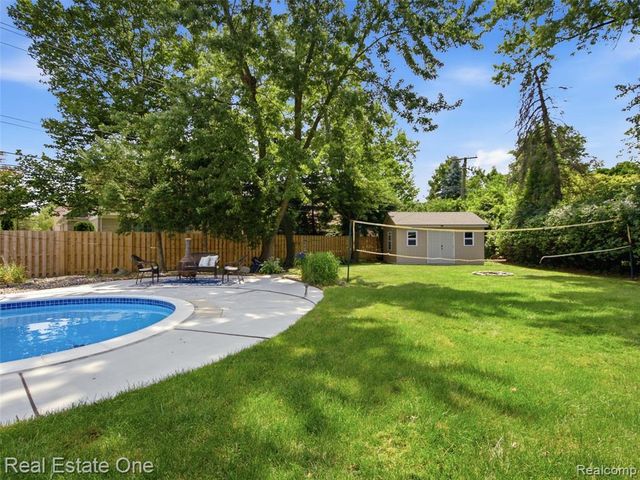 4166 Cherrywood Drive, Troy, MI 48098
