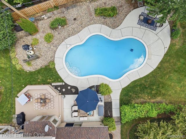 4166 Cherrywood Drive, Troy, MI 48098