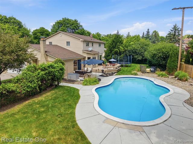 4166 Cherrywood Drive, Troy, MI 48098