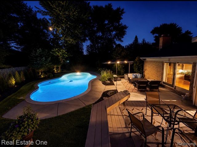 4166 Cherrywood Drive, Troy, MI 48098