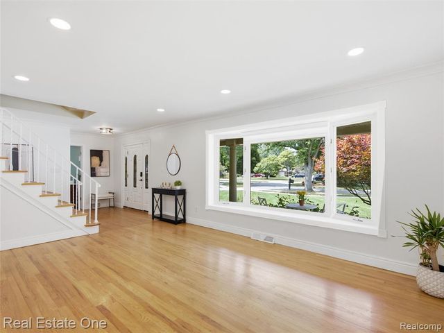 4166 Cherrywood Drive, Troy, MI 48098