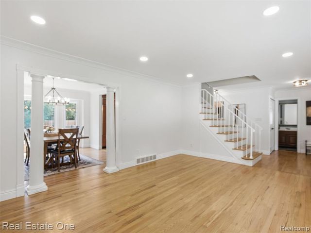 4166 Cherrywood Drive, Troy, MI 48098