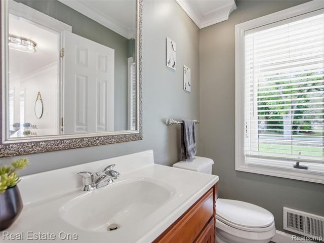 4166 Cherrywood Drive, Troy, MI 48098
