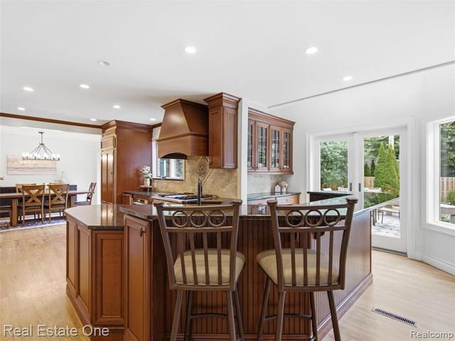 4166 Cherrywood Drive, Troy, MI 48098