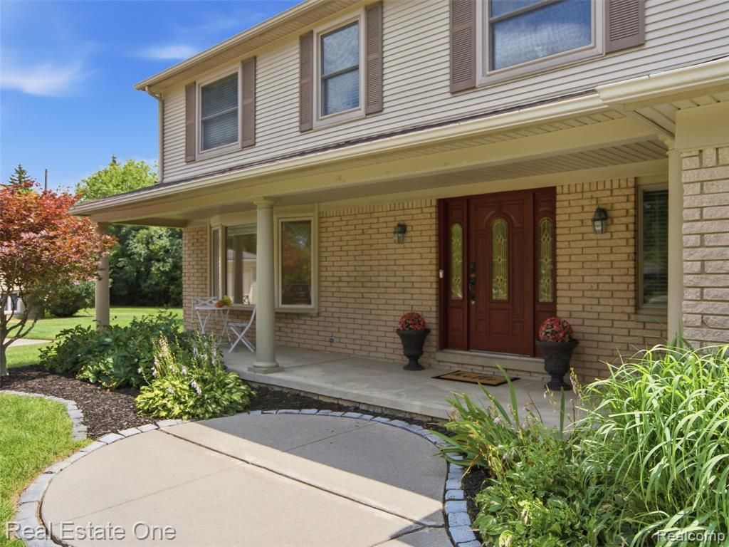4166 Cherrywood Drive, Troy, MI 48098