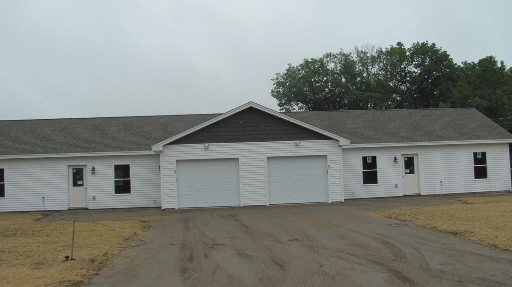 18 Thurlow Drive, Oxford, ME 04270 — photo 2