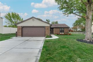 881 Sunset Drive, Englewood, OH 45322