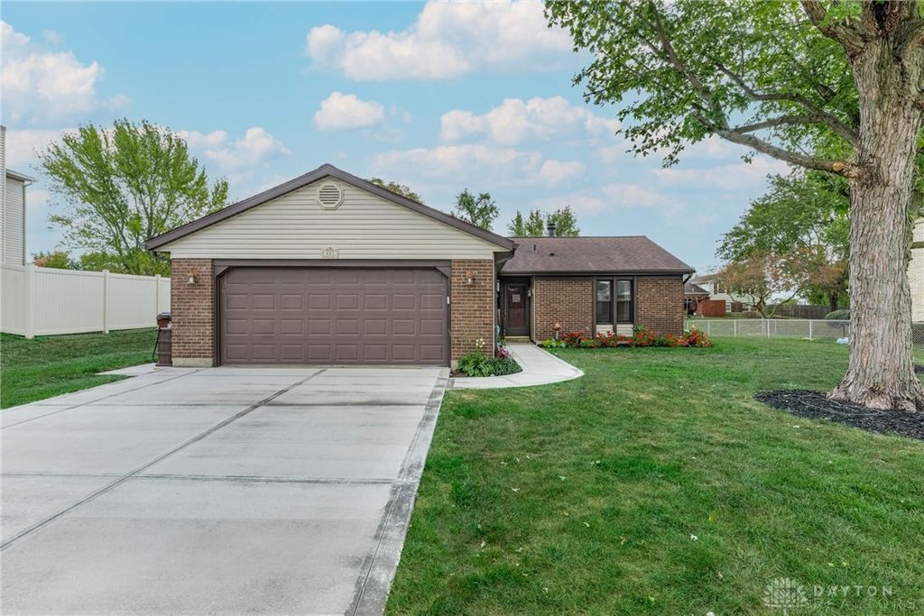 881 Sunset Drive, Englewood, OH 45322