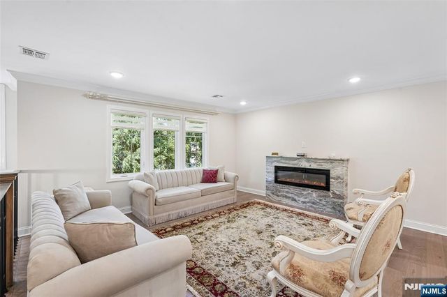 12 Parker Place, Upper Saddle River, NJ 07458