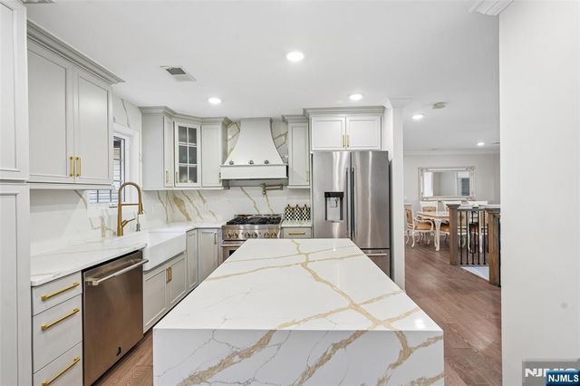 12 Parker Place, Upper Saddle River, NJ 07458