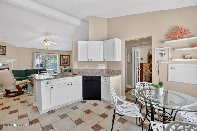 825 LONG LAKE Drive, Jacksonville, FL 32225