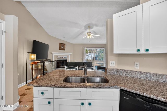 825 LONG LAKE Drive, Jacksonville, FL 32225