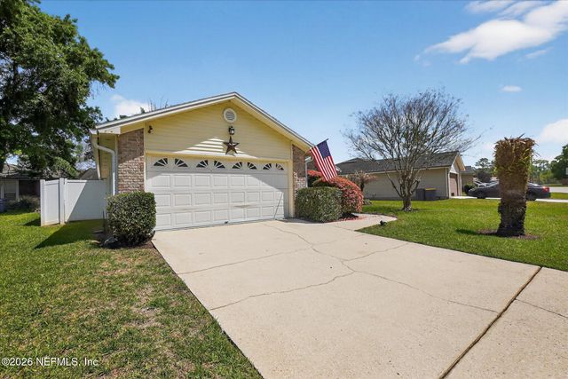 825 LONG LAKE Drive, Jacksonville, FL 32225