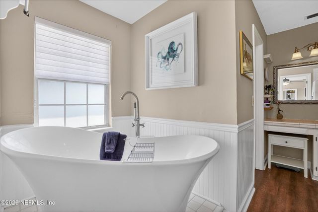 825 LONG LAKE Drive, Jacksonville, FL 32225