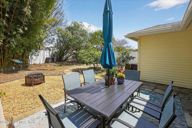 825 LONG LAKE Drive, Jacksonville, FL 32225