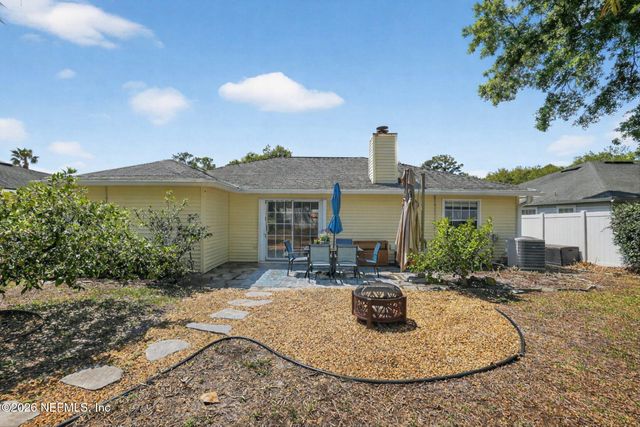 825 LONG LAKE Drive, Jacksonville, FL 32225