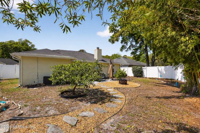 825 LONG LAKE Drive, Jacksonville, FL 32225