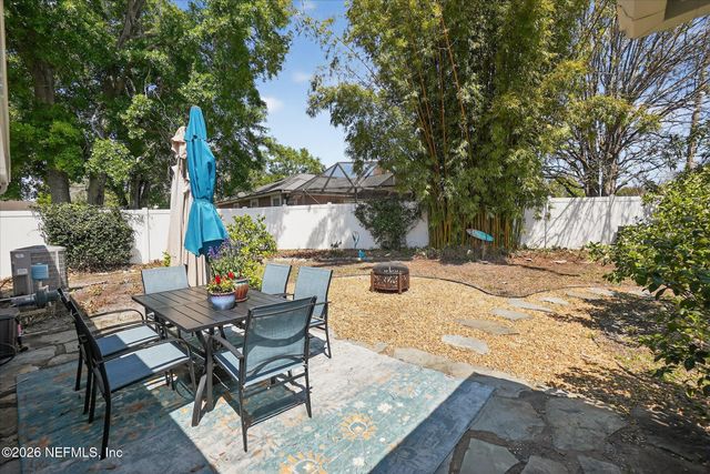 825 LONG LAKE Drive, Jacksonville, FL 32225