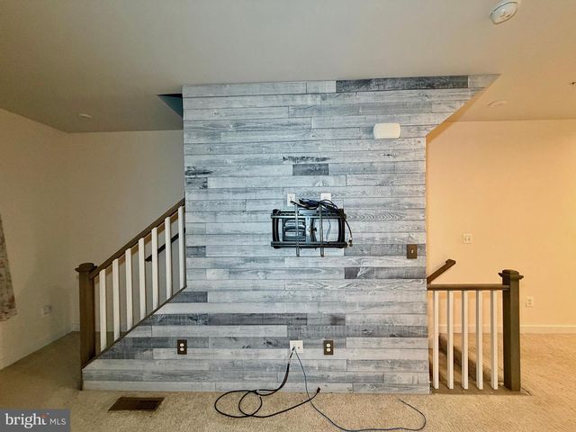 4812 CREST VIEW DR, Hyattsville, MD 20782