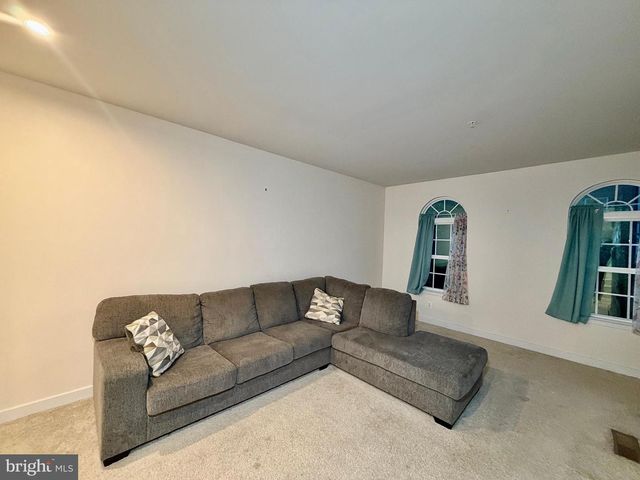 4812 CREST VIEW DR, Hyattsville, MD 20782