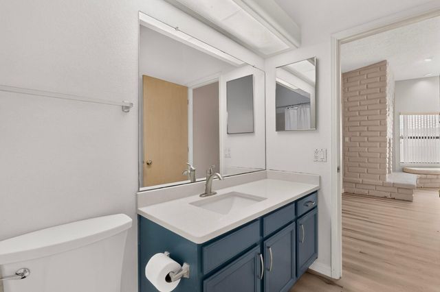 7804 Oakland Avenue NE, Albuquerque, NM 87122