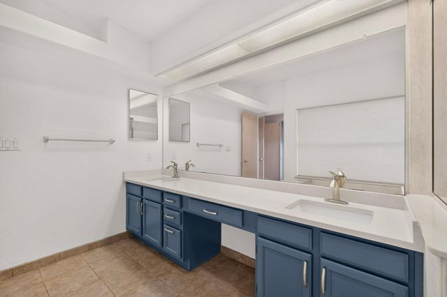 7804 Oakland Avenue NE, Albuquerque, NM 87122