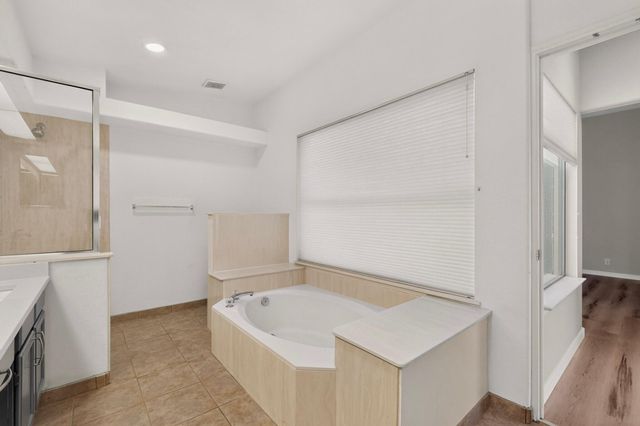 7804 Oakland Avenue NE, Albuquerque, NM 87122