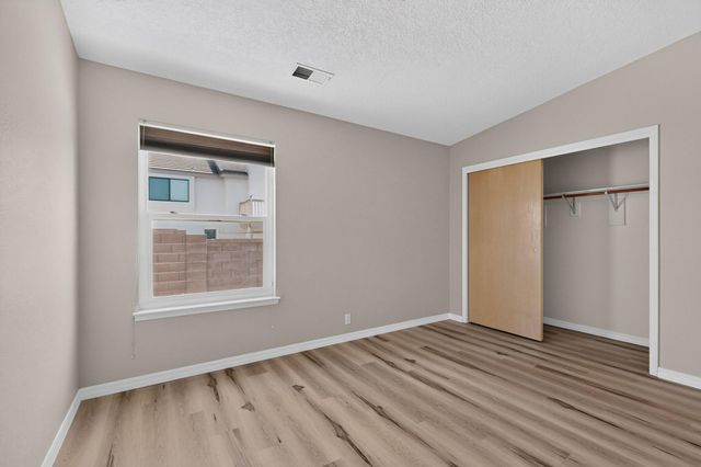 7804 Oakland Avenue NE, Albuquerque, NM 87122