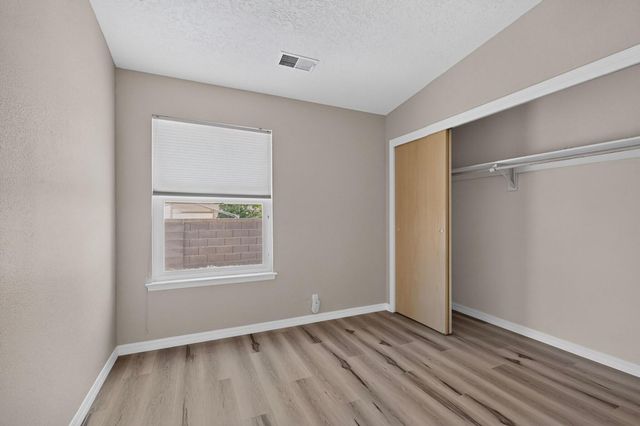 7804 Oakland Avenue NE, Albuquerque, NM 87122