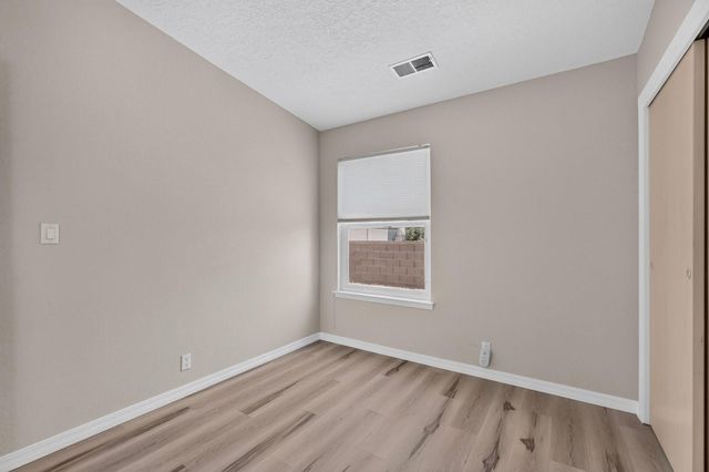 7804 Oakland Avenue NE, Albuquerque, NM 87122